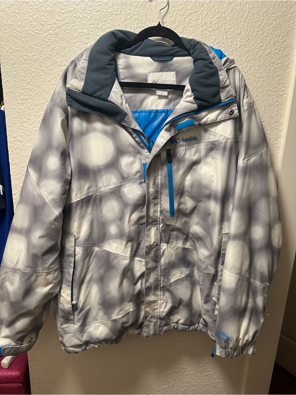 Columbia Men's Gray White Blue Patterned Winter Jacket